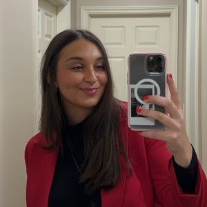Meet your Posher, Alyssa